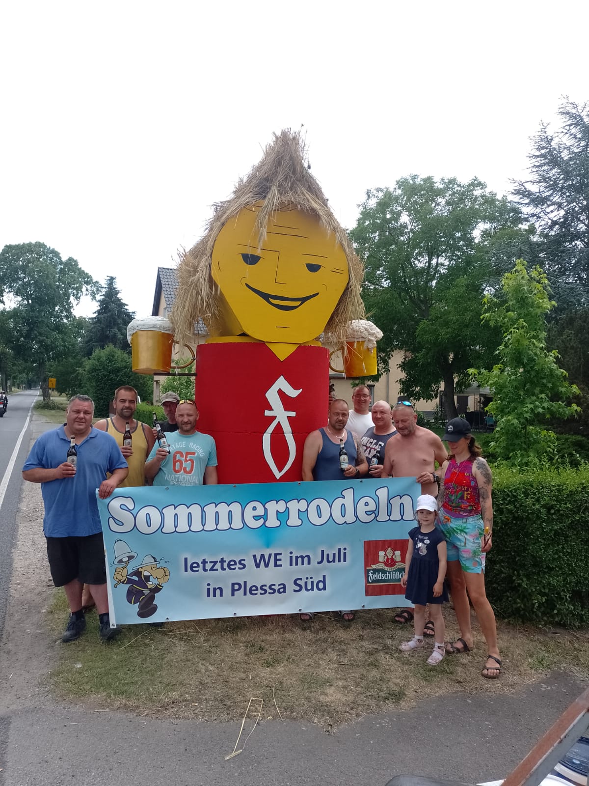 Strohpuppe im Feldschlößchen Look