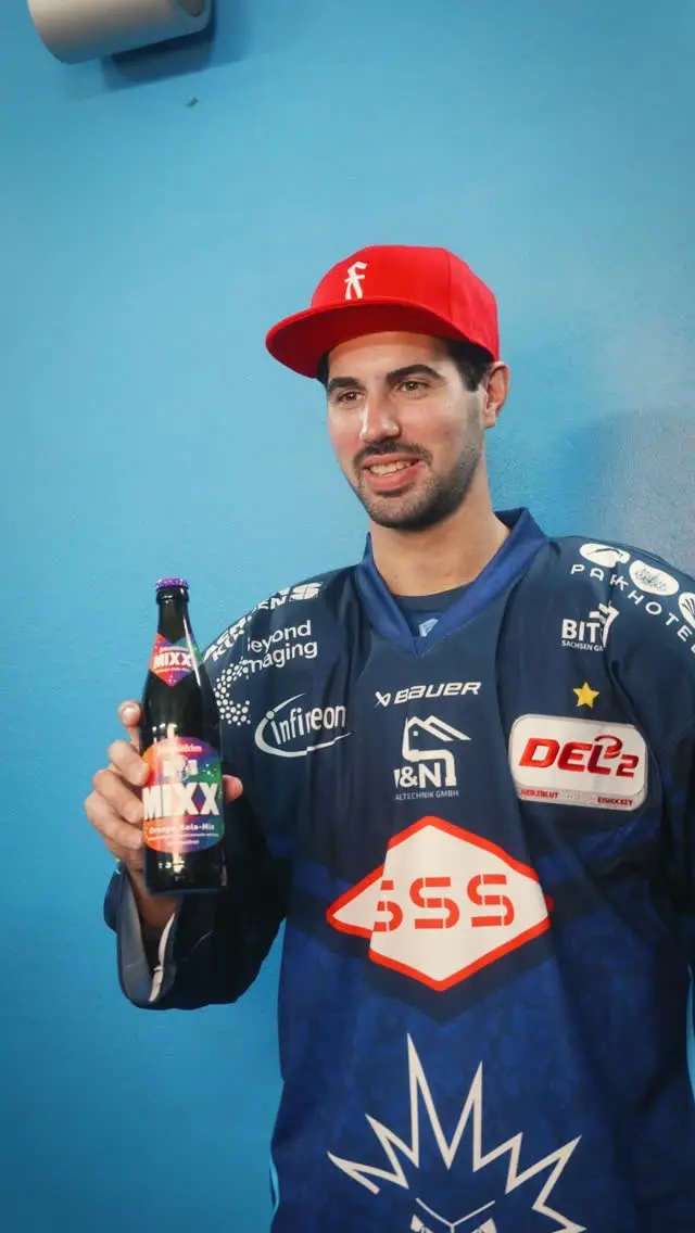 Media Day bei den Eislöwen 🏒🍺

Große Vorfreude auf die neue Saison und die haben wir direkt mit den Jungs aufs Eis gebracht!

Als Partner der Dresdner Eislöwen freuen wir uns riesig auf eine erfolgreiche Saison, mit vollen Rängen, spannenden Spielen und natürlich dem einen oder anderen kühlen Feldi in der Hand.

Auf eine geile Saison, Eislöwen! 💪

#Feldschlößchen #DresdnerEislöwen #Eishockey #MediaDay #MIXX #Dresden #NeueSaison #Partnerschaft
