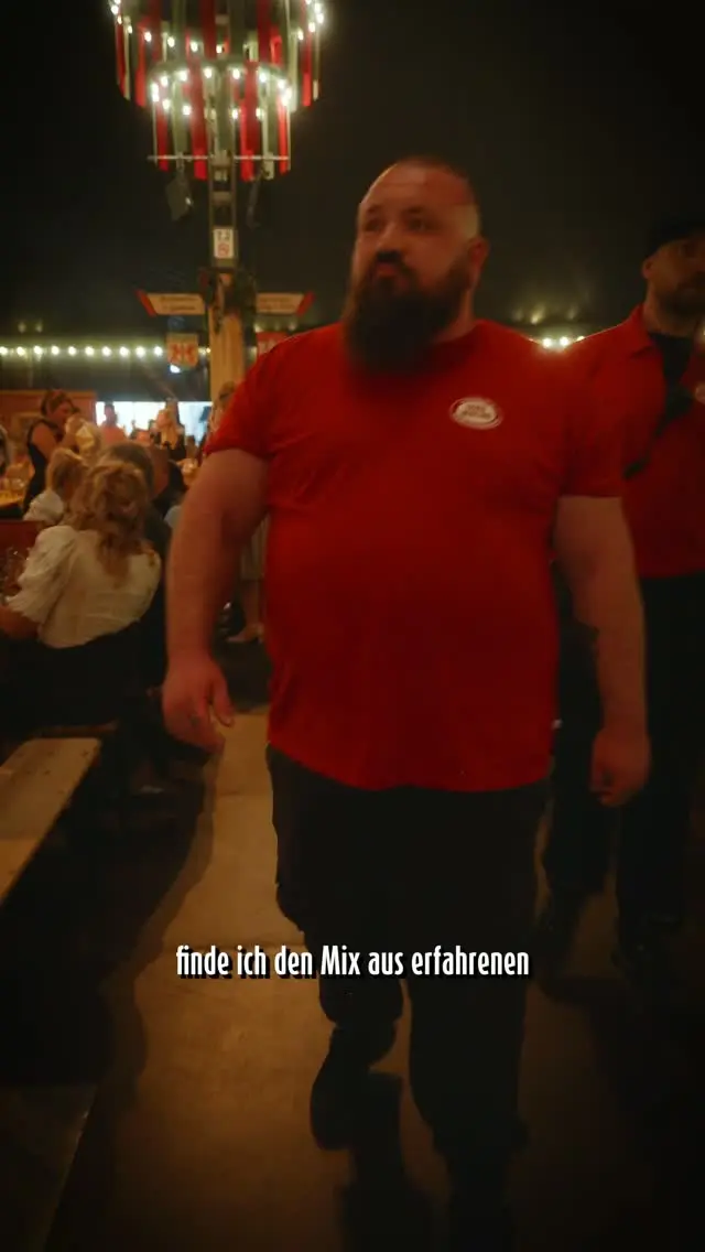 Ohne sie läuft nichts! 🙌 Ein Blick hinter die Kulissen des 12. Pichmännel-Oktoberfestes. 🎪

13 Tage Gaudi & rund 45.000 Besucher: Das diesjährige Pichmännel-Oktoberfest war wieder einmal ein voller Erfolg!
Dass auf der RINNE so ausgelassen, friedlich und sicher gefeiert werden konnte, verdanken wir vor allem den Menschen, die im Hintergrund jeden Tag alles gegeben haben. Ob Sanitätsdienst, Security, Service oder Aufbaucrew – hinter den Kulissen greift ein Rädchen ins nächste, damit vorne unbeschwert angestoßen werden kann.  

Aus Kollegen werden über die Jahre Freunde und genau dieses Herzblut spürt man auf dem gesamten Festgelände.  

Zeit, einfach mal Danke zu sagen! In den nächsten Tagen stellen wir euch noch einige Gesichter unseres tollen Teams vor!

Lasst ein großes Dankeschön für die gesamte Crew in den Kommentaren da! 👇❤️🍻

#feldschlößchen #oktoberfest #dresden #feldi